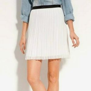 Trouve Ivory Pleated Mini Skirt Size L